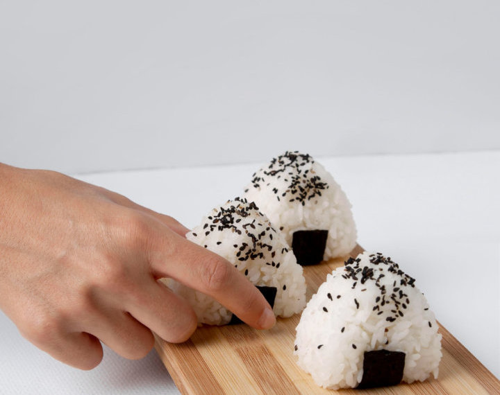 Россия охвачена онигири-бумом: рынок японских закусок вырос на 30%