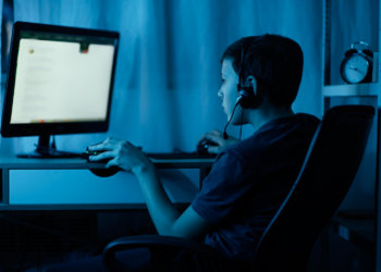 В Новосибирске юноша пригрозил суицидом после конфликта с матерью из-за компьютера