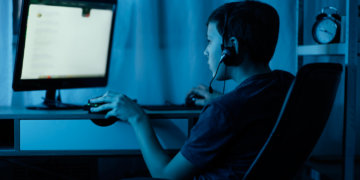 В Новосибирске юноша пригрозил суицидом после конфликта с матерью из-за компьютера