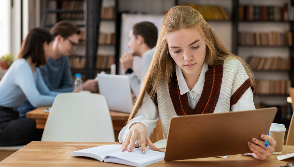 В России школьные звонки заменят на патриотические песни