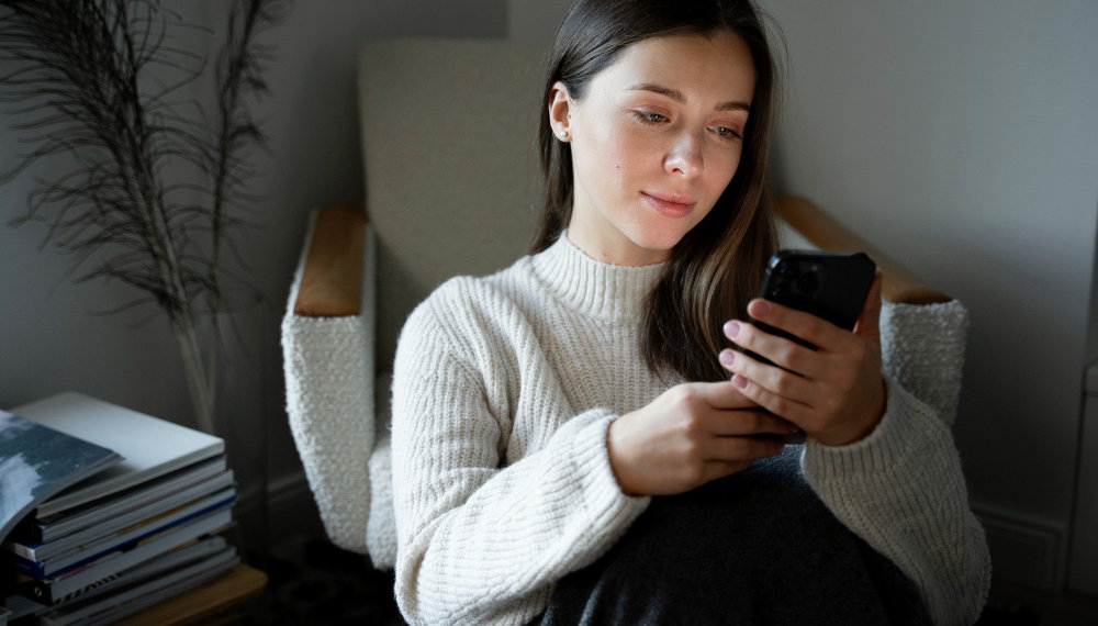 «Михаил» с фейковой страницы: как подростки обманули девушку на 250 тысяч в Новосибирской области