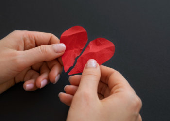 Страстный поцелуй в суде закончился тюрьмой для жительницы Новосибирска