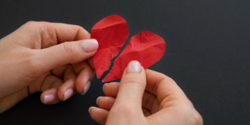 Страстный поцелуй в суде закончился тюрьмой для жительницы Новосибирска