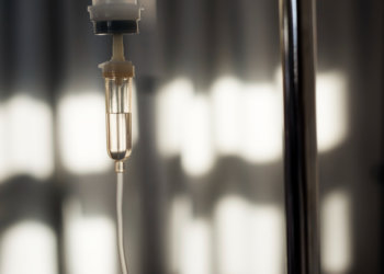 Физраствор подорожал на 56%: в Новосибирске зафиксировали рекордный рост цен на дешевые лекарства