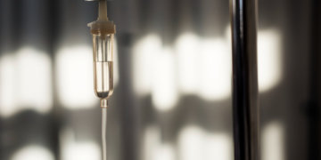 Физраствор подорожал на 56%: в Новосибирске зафиксировали рекордный рост цен на дешевые лекарства