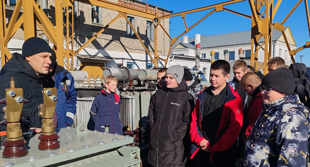 «Россети Новосибирск» открывают школьникам двери в мир энергетики