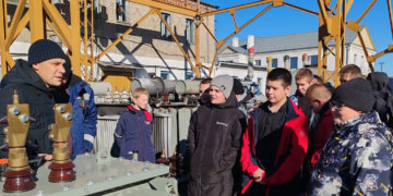 «Россети Новосибирск» открывают школьникам двери в мир энергетики