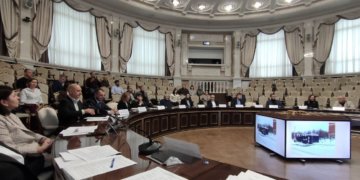 Серый цвет разорения: в Новосибирске обсудили чрезмерные требования к владельцам торговых павильонов