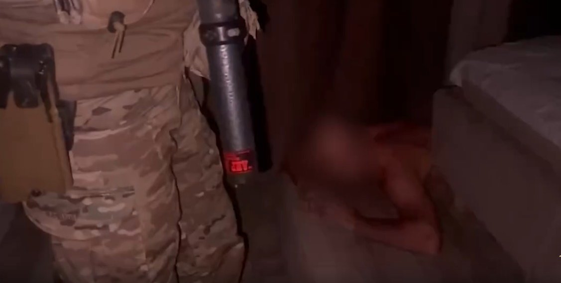 Сеть интим-салонов закрыли в Новосибирске: полиция изъяла терминалы и договоры услуг