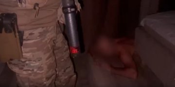 Сеть интим-салонов закрыли в Новосибирске: полиция изъяла терминалы и договоры услуг