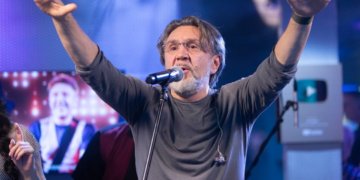 Суд отменил штраф за мат на концерте «Ленинграда» в Новосибирске