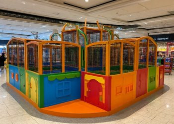 Шестилетняя девочка сломала позвоночник в ТЦ Новосибирска