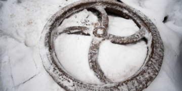 Привет из прошлого: На Новосибирской ТЭЦ-2 раскопали фрагмент старого станка