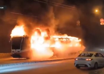 Трамвай сгорел на проспекте Дзержинского в Новосибирске