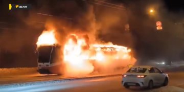 Трамвай сгорел на проспекте Дзержинского в Новосибирске