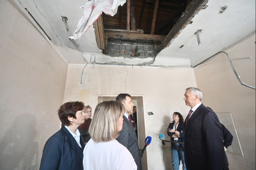 Губернатор поручил ускорить капремонт в детской больнице на Вертковской