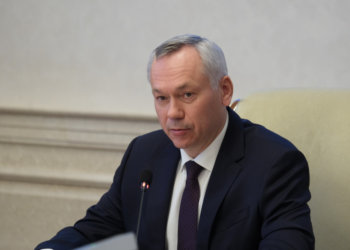 Губернатор потребовал усилить контроль за ремонтом социальных объектов после обрушения потолка в больнице