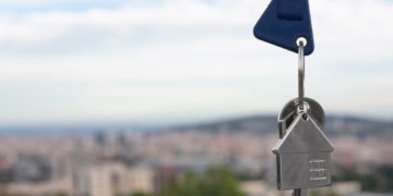 Как эскроу-счета помогают защитить деньги сибиряков при строительстве домов