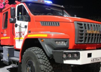 Крупный пожар произошëл в Бердске — горит промзона