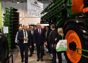 Андрей Травников на агропродовольственном форуме отметил успехи сельхозпроизводителей Сибири