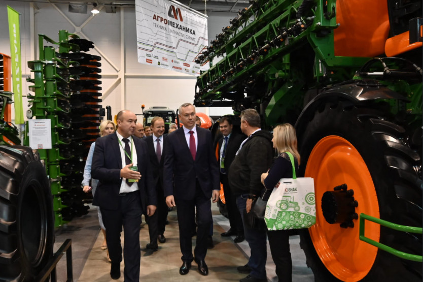 Андрей Травников на агропродовольственном форуме отметил успехи сельхозпроизводителей Сибири