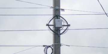 За 10 месяцев специалисты «Россети Новосибирск» зафиксировали нелегальные подвесы оптики на 25 тысячах опор ЛЭП