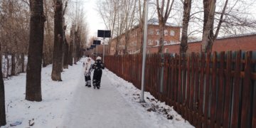 Школьная аллея в Ленинском районе получила автономное освещение