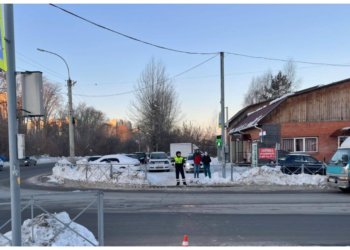 Полицейские ищут сбежавшего с места ДТП водителя в Новосибирске