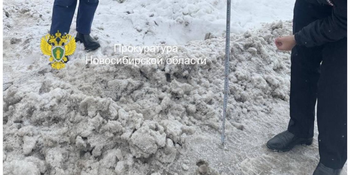 Прокурор вынес представление мэру Новосибирска из-за нечищенных городских дорог