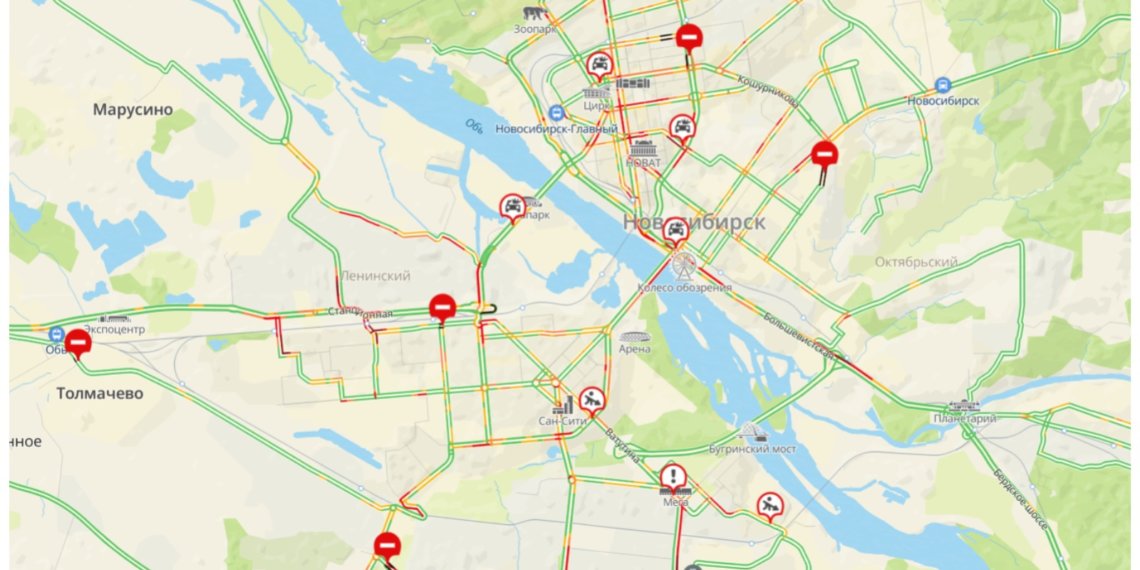 Последствия ночного снегопада — гигантская пробка сразу в нескольких районах Новосибирска