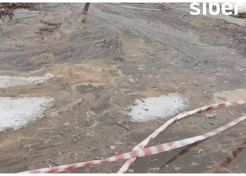 Три дня потопа: в одном из районов Новосибирска прорвало водопровод