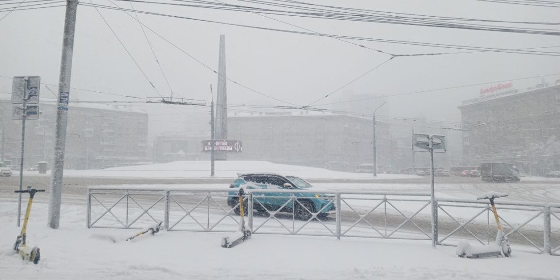 Из-за снегопада подскочили цены на такси в Новосибирске