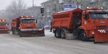 В Новосибирской области на трассы вывели почти 900 единиц техники для борьбы со снегом