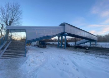 На Бердском шоссе в Новосибирске завершили ремонт пешеходного моста