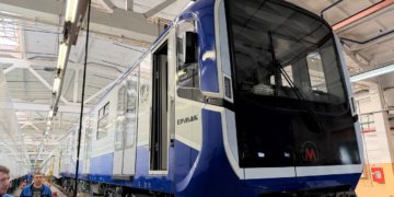 Два новых поезда «Ермак» вышли на обкатку в новосибирском метро