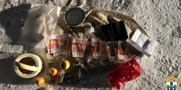 Полиция задержала подростка за пособничество мошенникам в Новосибирске