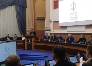 Вечные ямы и нехватка водителей троллейбусов: новосибирские депутаты ищут решение городских проблем