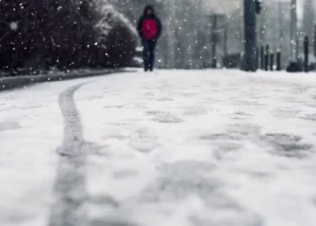 Гололед атакует: шокирующая статистика по травмам в Новосибирске