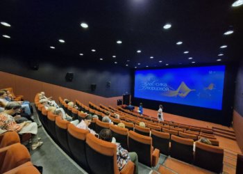 Сибиряки больше суток смотрели «Классику на Дворцовой» на большом экране