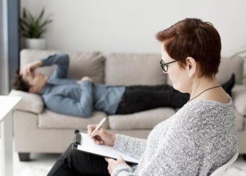 Российских психологов обяжут получить профильное образование к 2030 году