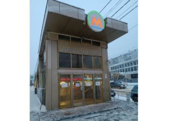 Как выглядит вход в метро «Золотая Нива», куда на полной скорости влетел автомобиль