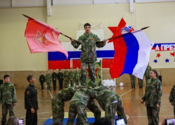 «Хотим подарить ребятам любовь»: в новосибирском социальном центре «Тёплый дом» прошли патриотические старты