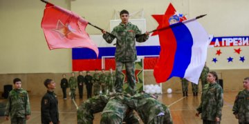 «Хотим подарить ребятам любовь»: в новосибирском социальном центре «Тёплый дом» прошли патриотические старты