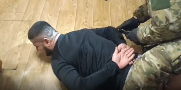 Семейная пара в Новосибирске легализовала 80 мигрантов по поддельным документам