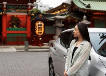 Праворульные и гибридные автомобили запретили ввозить в Россию