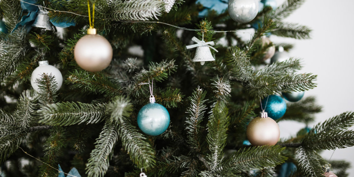 Живая или искусственная: как выбрать идеальную ёлку к Новому году