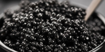 В России раскрыли секрет новогоднего стола. Что взлетело в продажах в 10 раз?