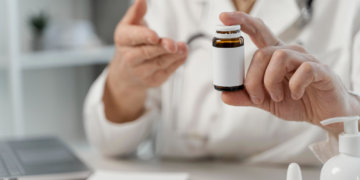 Пациентов лечили просроченными лекарствами в новосибирской больнице