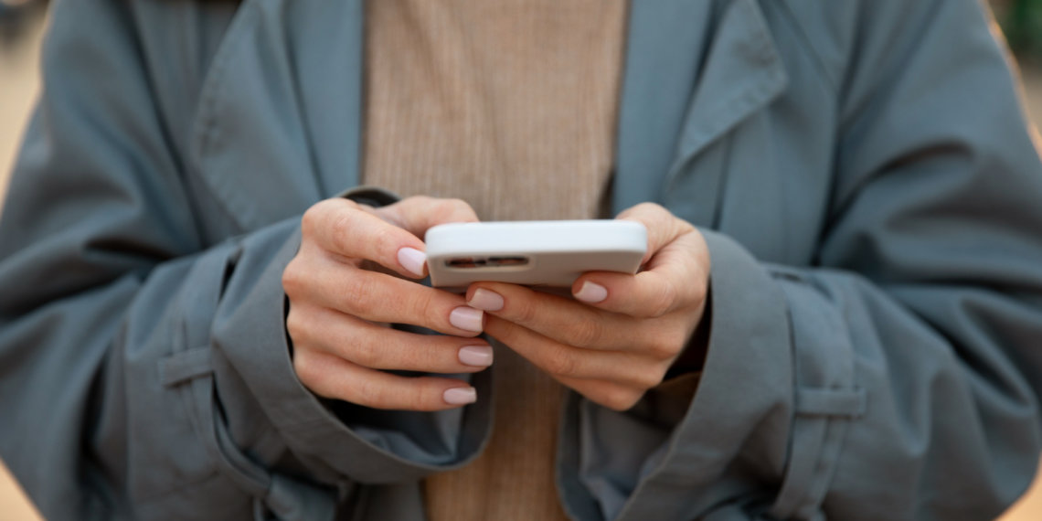 Банки начали спрашивать о родстве с получателем при переводе крупной суммы денег