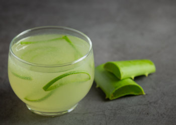 Роспотребнадзор снял с продажи напиток с алоэ вера после жалоб на запах ацетона